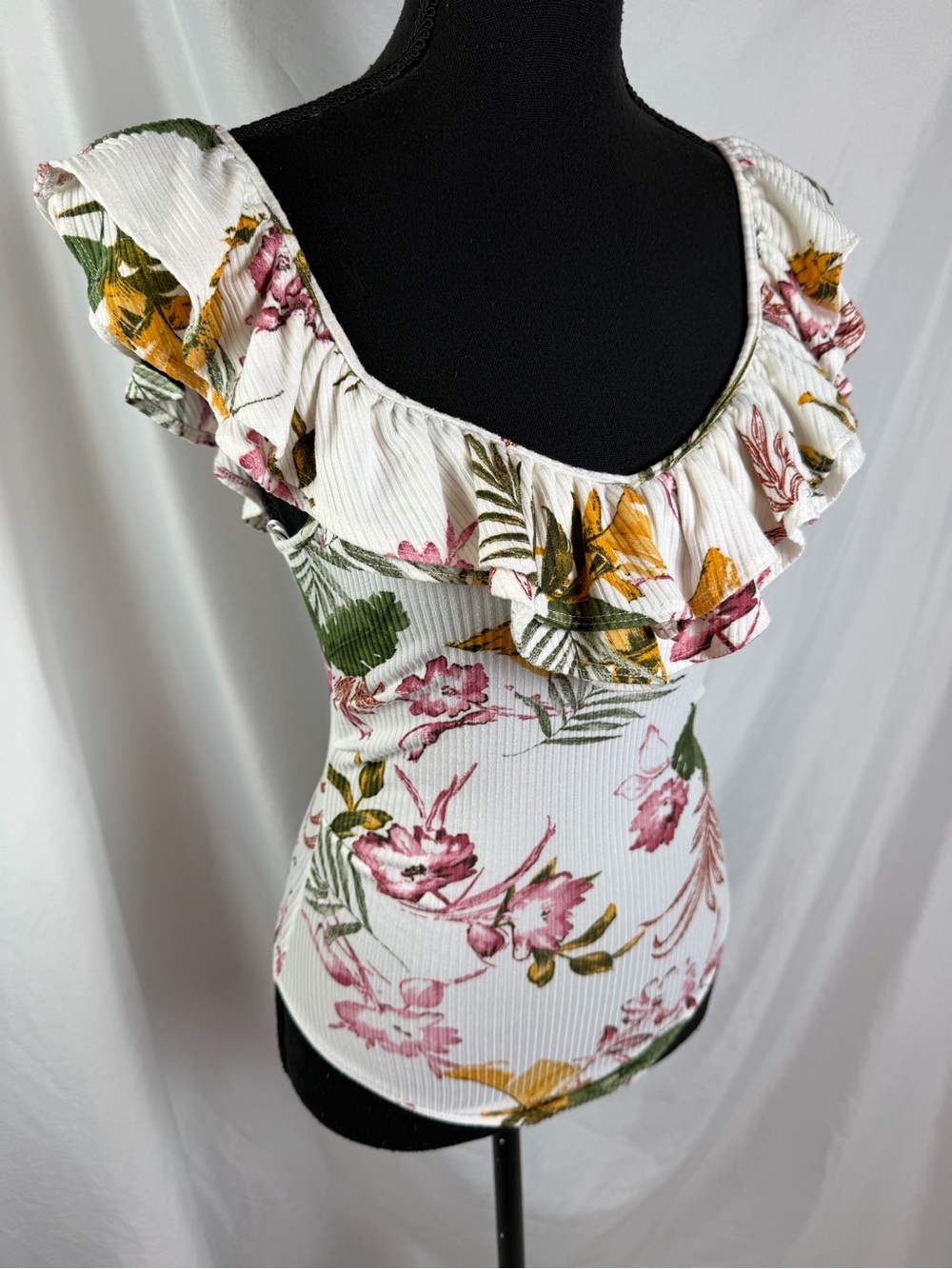 ASTR the Label Floral Ruffle Top Ribbed Stretch Romantic Boho Bodysuit Small - Picture 7 of 13